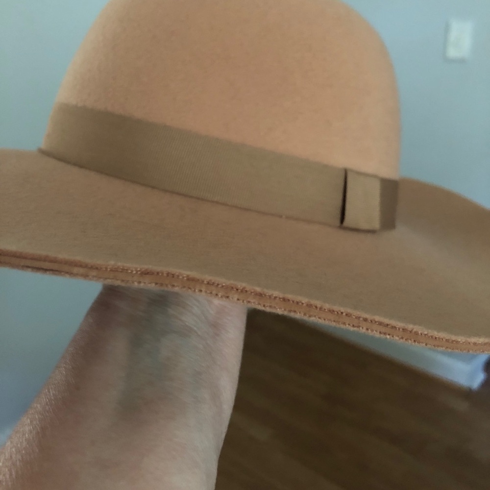 Classic Wide-Brim Felt Fedora Hat in Tan